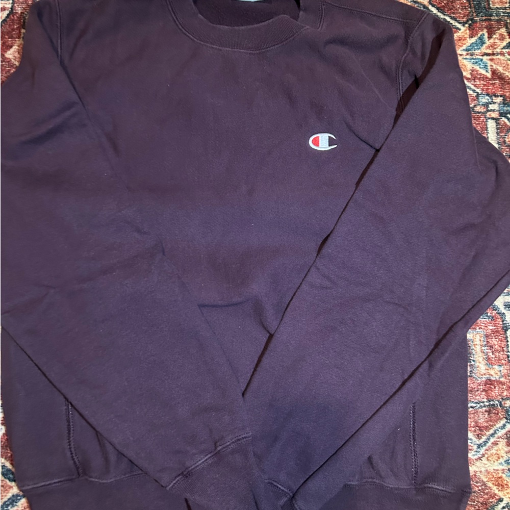 Burgundy unisex crewneck from champion